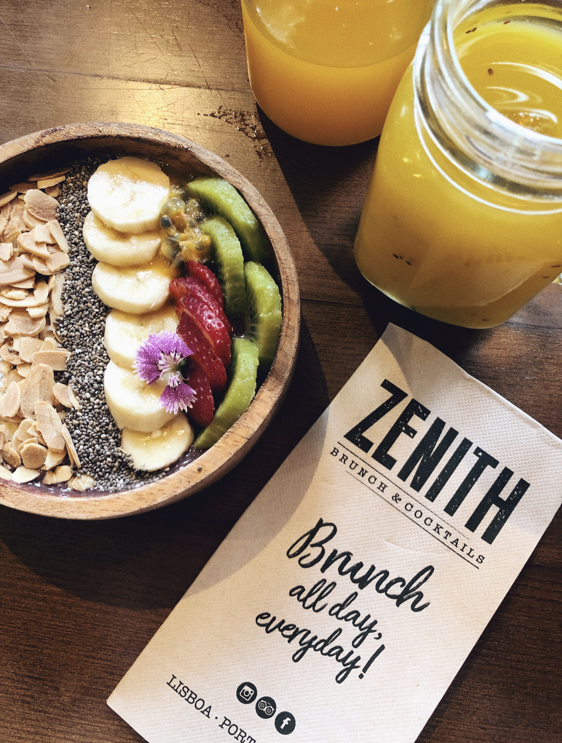 açaï bowl avec des fruits