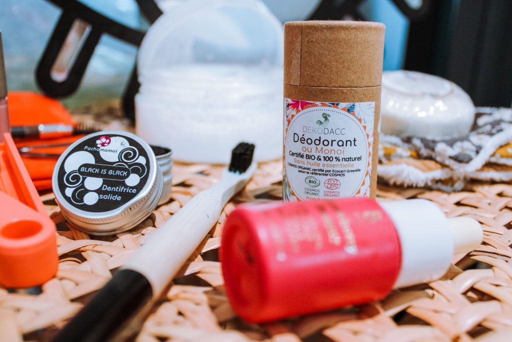 trousse de toilette minimaliste pour voyager léger