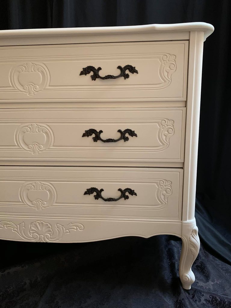 Restauration ou achat de meubles anciens sur Vichy