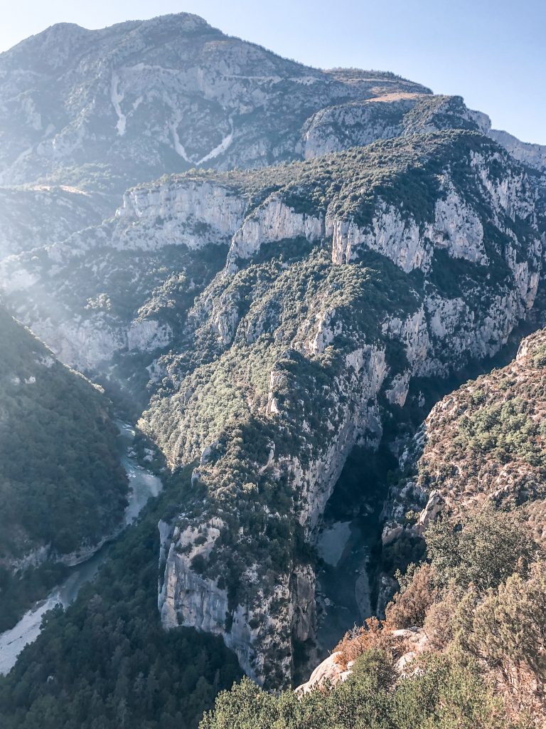 Que visiter dans les gorges du Verdon : vue panoramique Fer a cheval verdon